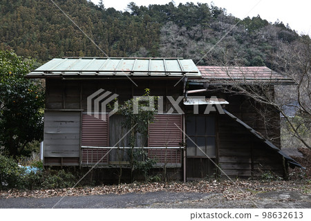 破舊的小屋 破舊的小屋 98632613
