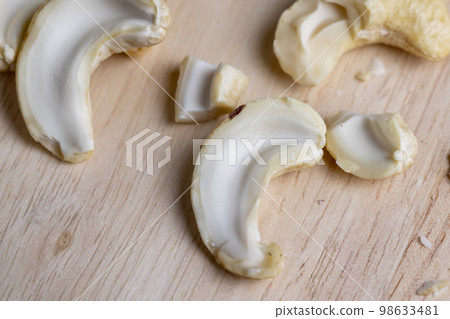 ready to eat and peeled cashew nuts ready to eat and peeled cashew nuts 98633481