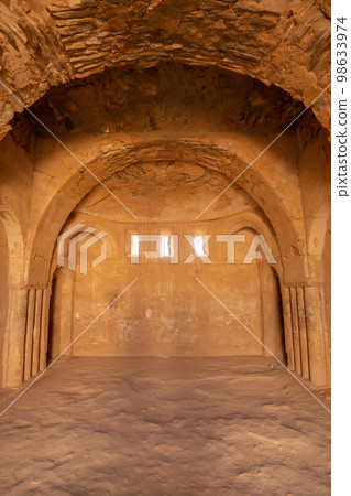 Desert castle Qasr Kharana, Al Kharaneh, Jordan Desert castle Qasr Kharana, Al Kharaneh, Jordan 98633974