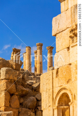 Temple of Zeus in Jerash, Jordan Temple of Zeus in Jerash, Jordan 98633976
