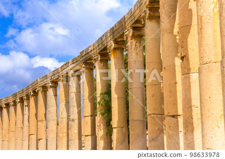 Row of columns of Oval square forum, Jerash, Jordan Row of columns of Oval square forum, Jerash, Jordan 98633978