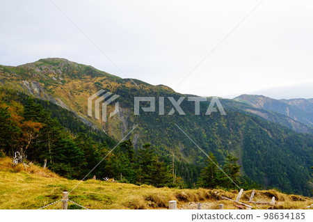 南阿爾卑斯山，從聖平小屋附近眺望南嶽 98634185