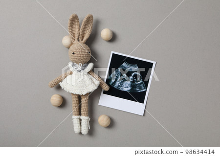 Concept of maternity, parenting and pregnancy, top view Concept of maternity, parenting and pregnancy, top view 98634414