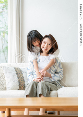 Parent and child 2 people smiling Parent and child 2 people smiling 98635664