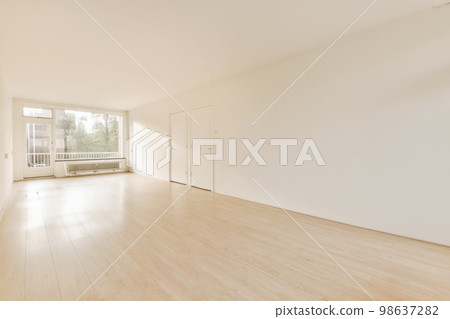 an empty living room with wood flooring and white walls in the room is very clean, but there is no furniture 98637282