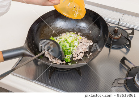 【做麻婆茄子，蔥炒肉末】 98639861