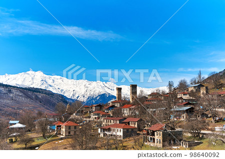 Landscape view of the town of Mestia in the Sakartvelo Mountains. The famous towers of Svania 98640092