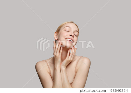 Beauty woman face with healthy skin and natural makeup. Spa model with healthy fresh skin Beauty woman face with healthy skin and natural makeup. Spa model with healthy fresh skin 98640234