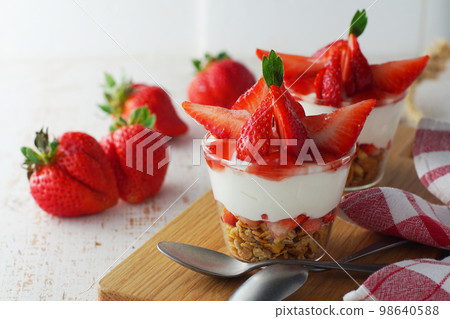Yogurt Parfait with Plenty of Strawberries Yogurt Parfait with Plenty of Strawberries 98640588