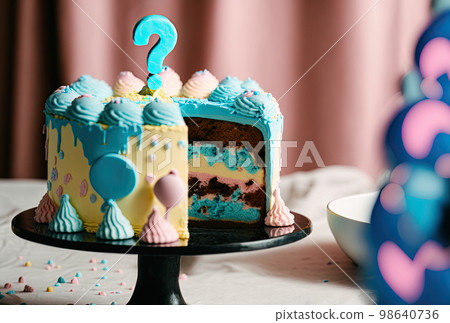 gender reveal cake 98640736