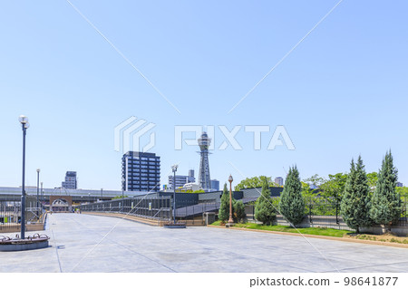 Tsutenkaku in Osaka 98641877