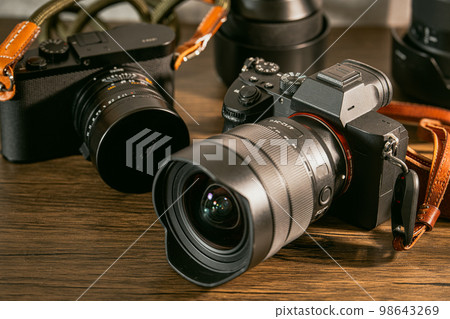 [Photographer] Mirrorless single-lens digital camera [Photographer] 98643269