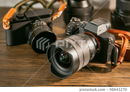 [Photographer] Mirrorless single-lens digital camera [Photographer] 98643270