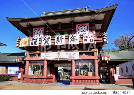Kasama Inari Shrine with New Year's decoration 98644024