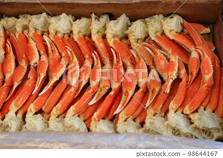 For New Year's when the family gathers... All-you-can-eat without hesitation♪ 5 kg of pre-boiled snow crab in a box 98644167