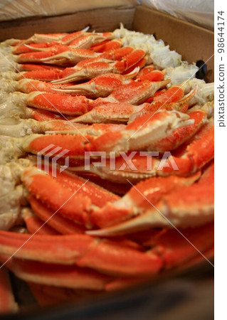 For New Year's when the family gathers... All-you-can-eat without hesitation♪ 5 kg of pre-boiled snow crab in a box 98644174