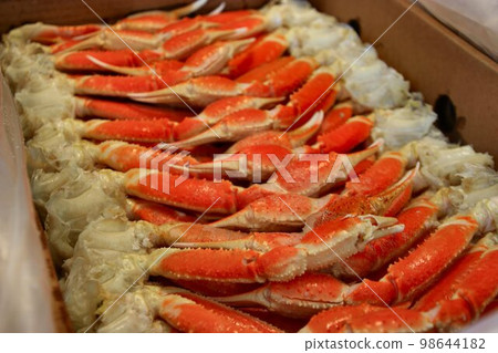 For New Year's when the family gathers... All-you-can-eat without hesitation♪ 5 kg of pre-boiled snow crab in a box 98644182