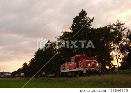 夕見前的野町貨運列車附近的冰見線 98644559