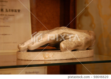 Liszt's Hand (Franz Liszt Memorial Museum) 98646620