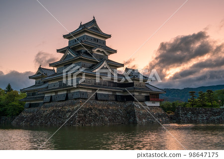 Matsumoto Castle at dawn Matsumoto Castle at dawn 98647175