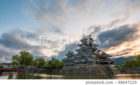 松本城堡在黎明 松本城堡在黎明 98647229