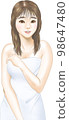 一個女人穿著浴巾 98647480