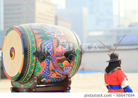 換崗儀式、冬季旅行 98647694