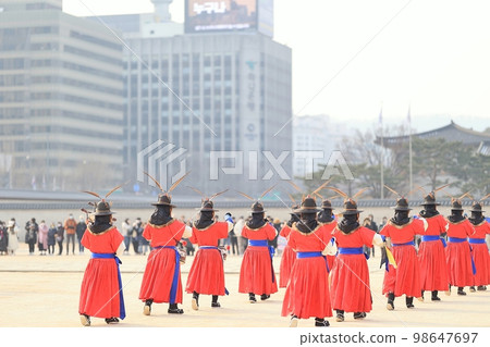 換崗儀式、冬季旅行 98647697