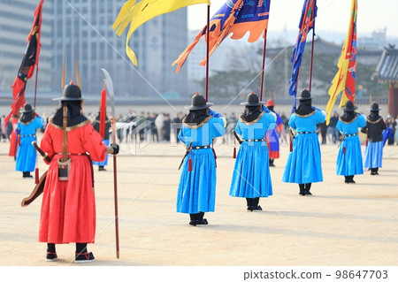 換崗儀式、冬季旅行 98647703