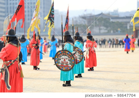 換崗儀式、冬季旅行 98647704