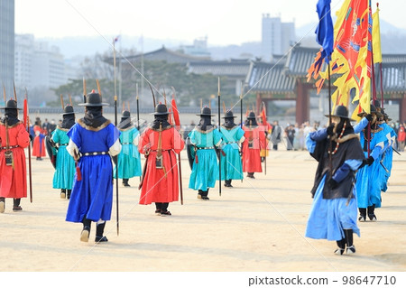 換崗儀式、冬季旅行 98647710