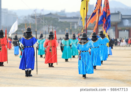 換崗儀式、冬季旅行 98647713