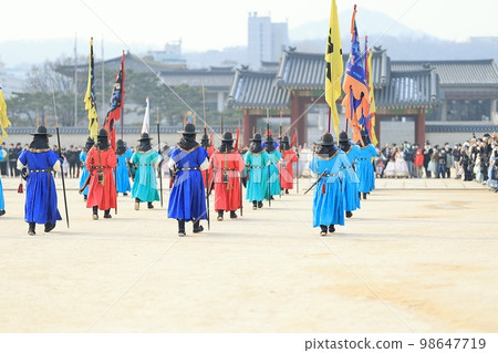 換崗儀式、冬季旅行 98647719