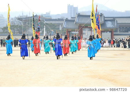 換崗儀式、冬季旅行 98647720