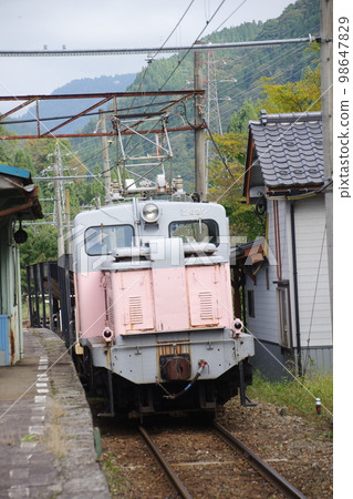 富山地方鐵道 Arimineguchi 站建設火車 Deki 12021 富山地方鐵道 Arimineguchi 站建設火車 Deki 12021 98647829