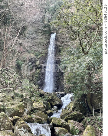 Yoro Falls with lots of negative ions 98649129