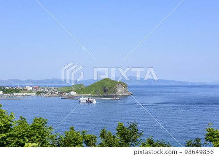 Rishiri Island, Oshidomari mountain, town and port 98649836