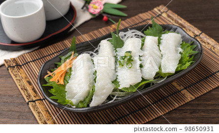 Sashimi and Sake｜Flounder Engawa 98650931