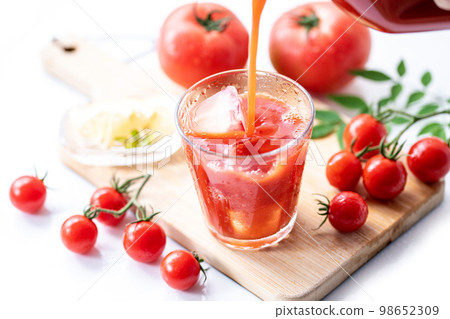 番茄汁（用成熟的西紅柿和聖女果） 98652309