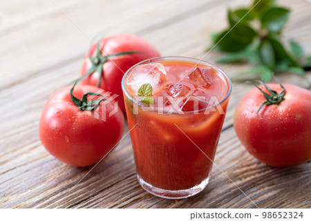 Tomato juice (with ripe tomatoes and cherry tomatoes) 98652324