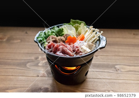 在懷石料理爐上吃牡丹火鍋 98652379