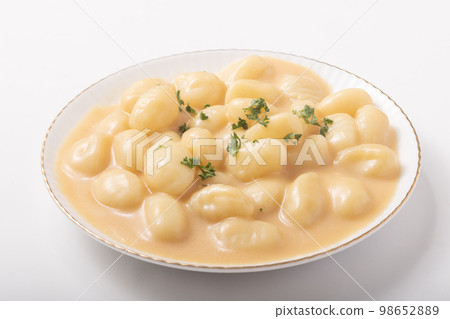 芝士奶油沙司面疙瘩 芝士奶油沙司面疙瘩 98652889