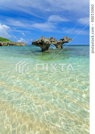 沖繩古宇利島心岩的壯麗景色 沖繩古宇利島心岩的壯麗景色 98653060