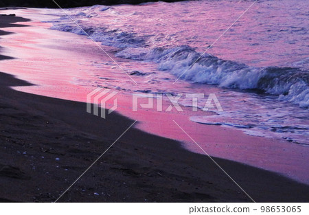 粉紅色的大海和沙灘 粉紅色的大海和沙灘 98653065