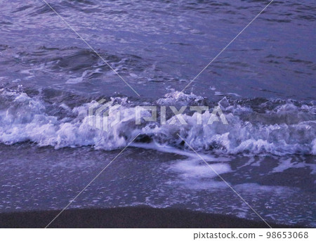 The light blue sea is emo 98653068