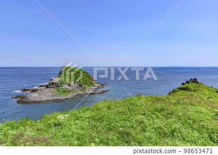 Rishiri Island, Oshidomari mountain, town and port Rishiri Island, Oshidomari mountain, town and port 98653471