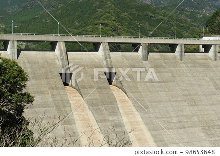Kayaze Dam (Kayaze Dam: Omura City, Nagasaki Prefecture) Kayaze Dam (Kayaze Dam: Omura City, Nagasaki Prefecture) 98653648