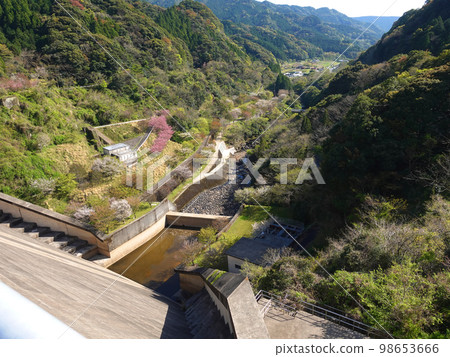 Kayaze Dam (Kayaze Dam: Omura City, Nagasaki Prefecture) Kayaze Dam (Kayaze Dam: Omura City, Nagasaki Prefecture) 98653666