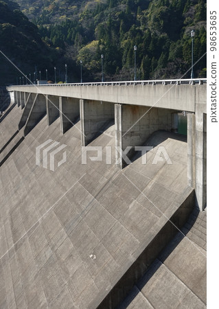 Kayaze Dam (Kayaze Dam: Omura City, Nagasaki Prefecture) Kayaze Dam (Kayaze Dam: Omura City, Nagasaki Prefecture) 98653685