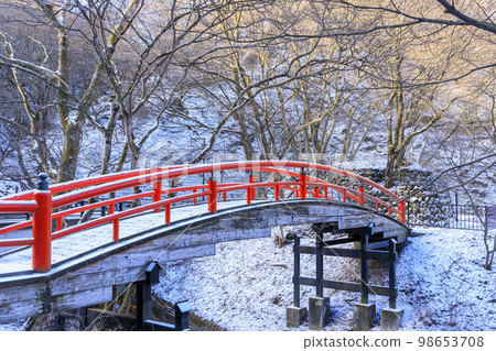 伊香保溫泉 河鹿橋 雪景 冬季風景 98653708